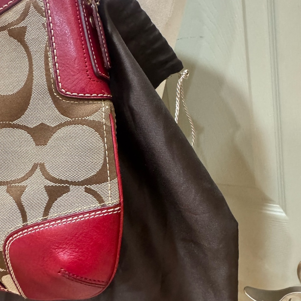 Vintage COACH Hampton Signature Monogram Shoulder Bag With Red Leather Handbag - Picture 4 of 16